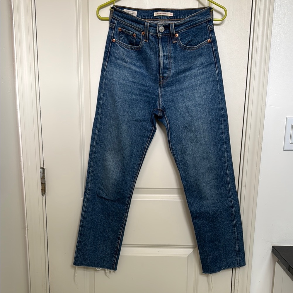 Levi's Cropped High Rise Blue Jeans with Vintage Style